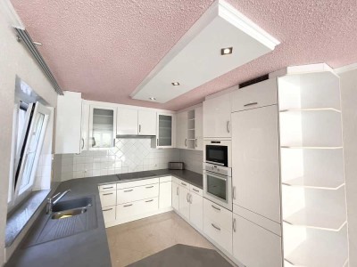 Stilvolle, gepflegte 2-Zimmer-Erdgeschosswohnung mit geh. Innenausstattung mit Terrasse und EBK