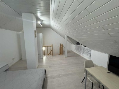 Möbliertes Zimmer (hell, geräumig, sofort frei) mit gem. Küche und Bad in toller Lage mit Stellplatz