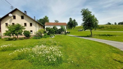 Bauernhof mit 4000 m² Garten, Garagen und Wirtschaftsgebäude in Oberösterreich