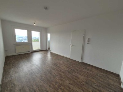 NOCH EINE 4 ZIMMER-WOHNUNG MIT BALKON IM OBERGESCHOSS