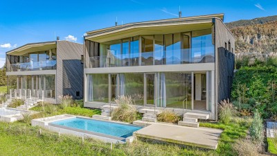 Luxusvilla mit Pool und unverbaubarer Aussicht