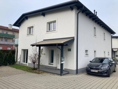Reihenhaus in ruhiger Seitenstraße - sehr gute Infrastruktur - Mit ersten August Bestands freie Übergabe!