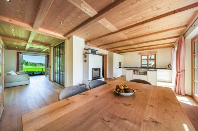 Neuwertig mit Weitblick - stilvolles Wohnen auf 3 Ebenen mit Holz, Licht und alpiner Großzügigkeit