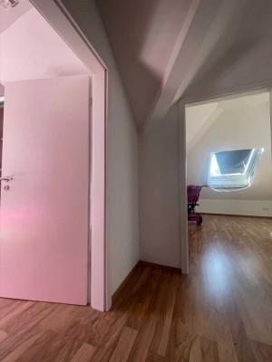 Moderner Bungalow mit weitläufigem Garten im Herzen von Wiesbaden