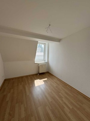 Sonnige, ruhige 1,5-Zimmerwohnung mit Balkon und Aufzug