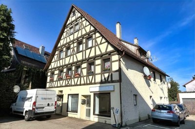 Dreifamilienhaus mit Büro/Laden im Erdgeschoss