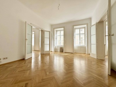 Sanierte Altbauwohnung - direkt hinterm Rathaus
