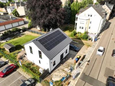 Preis aktualisiert – Modernes KfW 40+-Einfamilienhaus mit Solaranlage, Kamin & Markenküche