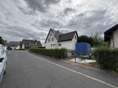 Dreifamilienhaus mit 3 Pkw-Garagen in Rösrath