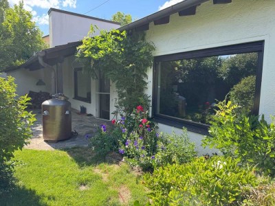 Stilvoller Bungalow mit Garten in ruhiger Lage zur Miete   162 m² Wohnfläche/ 70m² Souterrain