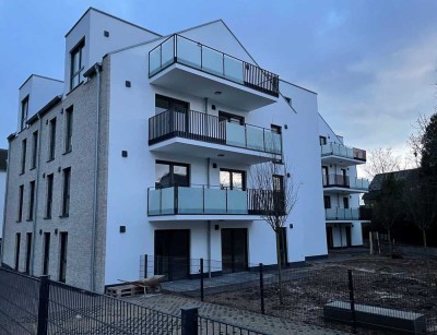 Schöne, geräumige zwei Zimmer Dachgeschoss Wohnung in Hürth