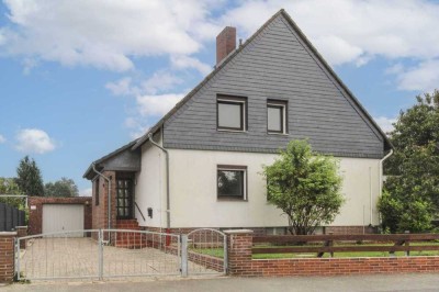 5-Zi.-Einfamilienhaus mit ELW, Garage, Keller, Terrasse und Balkon in Vechelde Wierthe