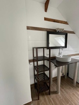 Schöne und sanierte 2,5-Zimmer-Dachgeschosswohnung mit Balkon und EBK in Berne