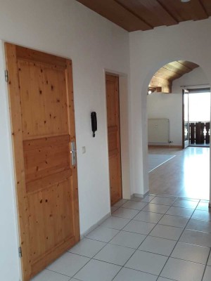Schöne, sehr helle 2,5-Zimmer Dachgeschoss-Whg