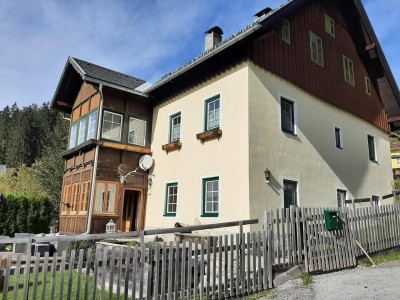 sonnige 2 Zimmer-Wohnung mit Gartenanteil und Garage