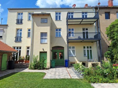 Wunderschöne Familienwohnung, 4 Zi.,  gr. Wohnküche, sehr gr. Balkon, EBK, 2 Bäder, Hof / Garten