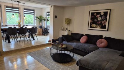 Exklusive 4-Zimmer-DG-Wohnung mit gehobener Innenausstattung mit Einbauküche in Mössingen Belsen