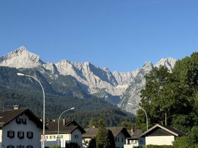 Schicke moderne Dachgeschoss-Wohnung mit tollem Blick, Aufzug, usw.