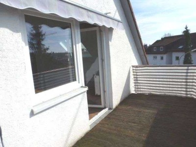 Interessante 3-Zi-DG-Whg., großer Balkon, EBK, 2 Außenstellplätze, in kleiner Wohneinheit