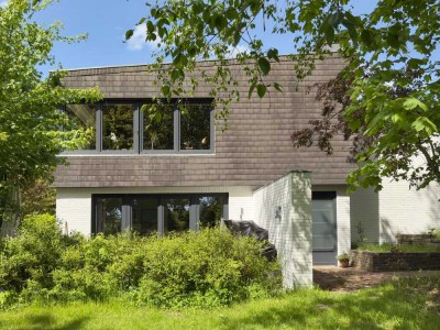 Großzügiges Familienhaus mit Einliegerwohnung (inkl. ehem. Arztpraxis) in perfekter Lage       
A...