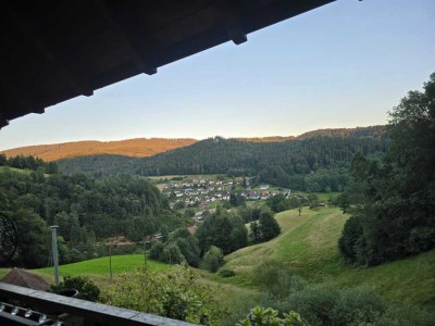 Freundliche 3,5-Zimmer-Dachgeschosswohnung mit Balkon und schöner Aussicht