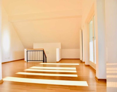Wunderschöne Dachgeschoß-Maisonette in Köln-Worringen! gr. Sonnenterrasse, Parkett, Stellpl. uvm.