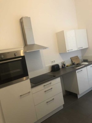 Komplett sanierte 3 ZKB Altbauwohnung mit großer Küche in herrschaftlichem Altbau!