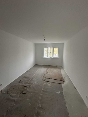 Geschmackvolle, Vollständig kernsanierte 2 Zimmer Wohnung