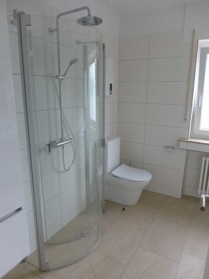 Sanierte 2-Raum-Wohnung mit neuem Duschbad, Einbauküche und Balkon
