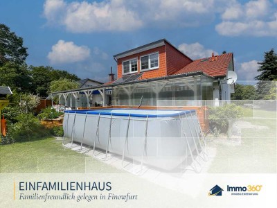 Einfamilienhaus mit Terrasse und Garten