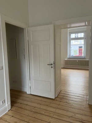 Berlin-Flair in Flingern. Kernsanierte Altbauwohnung