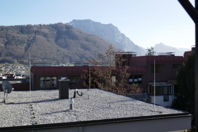 Schöne Villenwohnung in Aussichtslage mit Balkon und Parkplatz