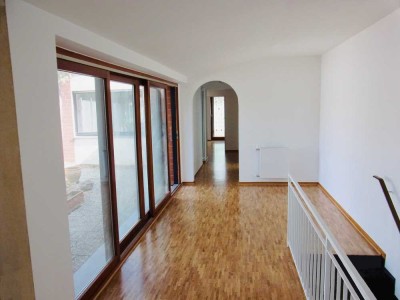 Atriumhaus im Bauhausstil (Architekt Benno Sommer) auch als Renditeobjekt