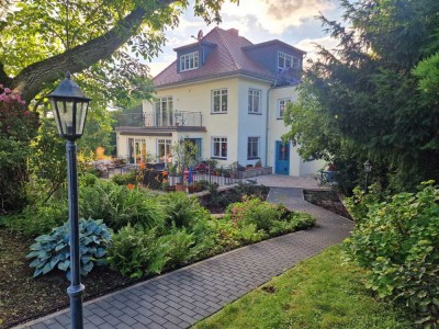Wildromantisch und doch stadtnah. Ein besonderes Zuhause mit Raum für Ideen.