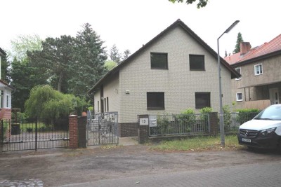 +++Lichtdurchfluterte DG-Wohnung mit Balkon + Gartenmitbenuzung in Berlin- Reinickendorf