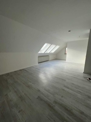 Schöne 1 Raum Wohnung mit Einbauküche und Tageslichtbad