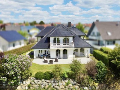 Sonniges Anwesen in Randlage mit Bergblick und Terrasse