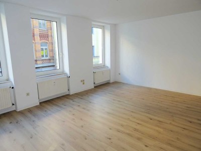 * mit Fahrstuhl * 4 Zimmer Wohnung im Zentrum von Zwickau zu vermieten !