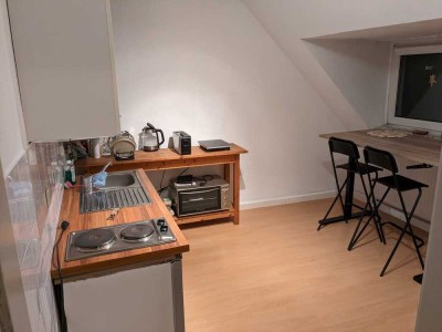 Helle 1-Zimmer-DG-Wohnung Nähe MG Rheydt Zentrum