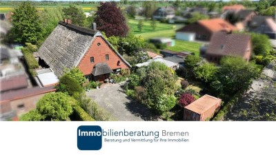 Reetgedecktes Zweifamilienhaus mit Ausbaureserve im Dachgeschoss