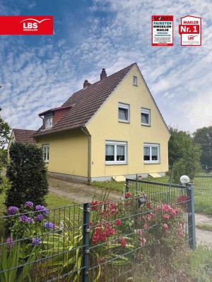 Gepflegtes, teilsaniertes Zuhause auf großem Grundstück mit  „Weide“