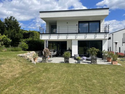 Living on the top: Luxuriöses Bauhaus mit Einliegerwohnung