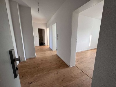 Helle 3-Zimmer-Wohnung mit EBK in Preungesheim mit Ausblick