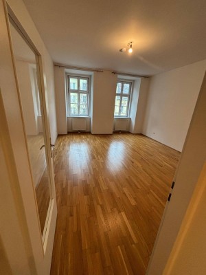 Top Lage 1,5-Zimmer Altbauwohnung mit Aufzug