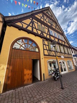 Gepflegte 2,5 Zimmer Wohnung im 1.OG mit Einbauküche im Zentrum von Calw ( Lederstr.17 ), WM: 790€