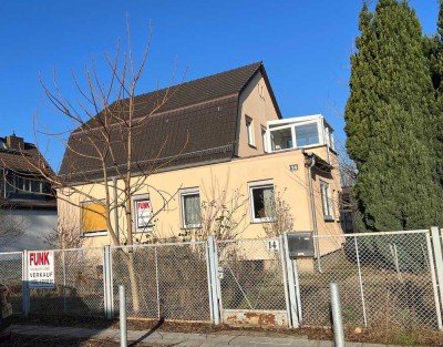 Einfamilienhaus / Baugrundstück in sehr ruhiger Lage