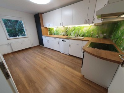 Sanierte 4-Zimmer 106m² Wohnung mit Balkon und Küche