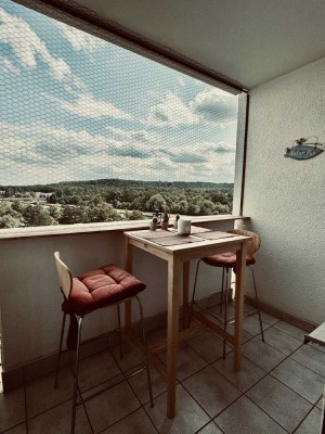 Großzügige 2 Zimmer Wohnung mit zwei Balkonen und einem wunderschönen Blick im Dambach.