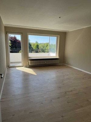 Exklusive 4-Zimmer-Wohnung, neu renoviert, Einbauküche gegen Ablöse, in Schwentinental