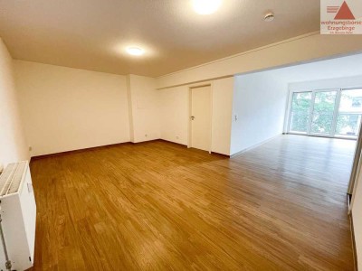 Moderne 3-Raum-Wohnung mit Balkon und Einbauküche in Aue